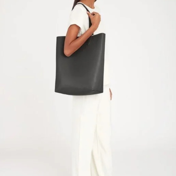 Cuyana Tall Structured Tote - Black Pebbled Leather - Picture 2 of 10